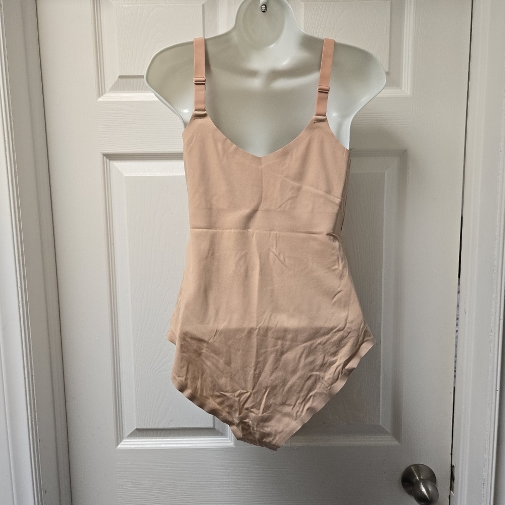 knix Nude Seamless Wireless Support Bodysuit - Picture 4 of 7